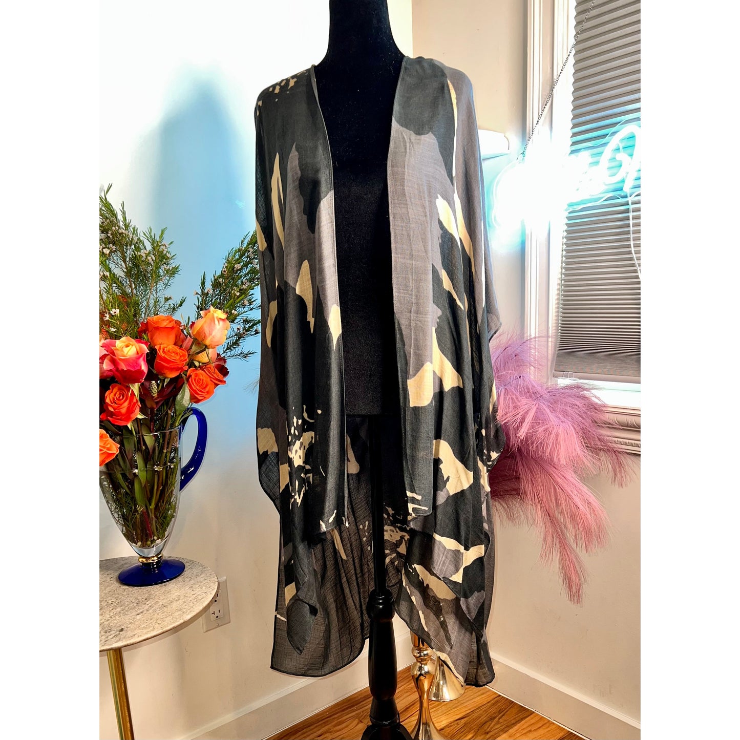 SWEEPING FLORAL KIMONO
